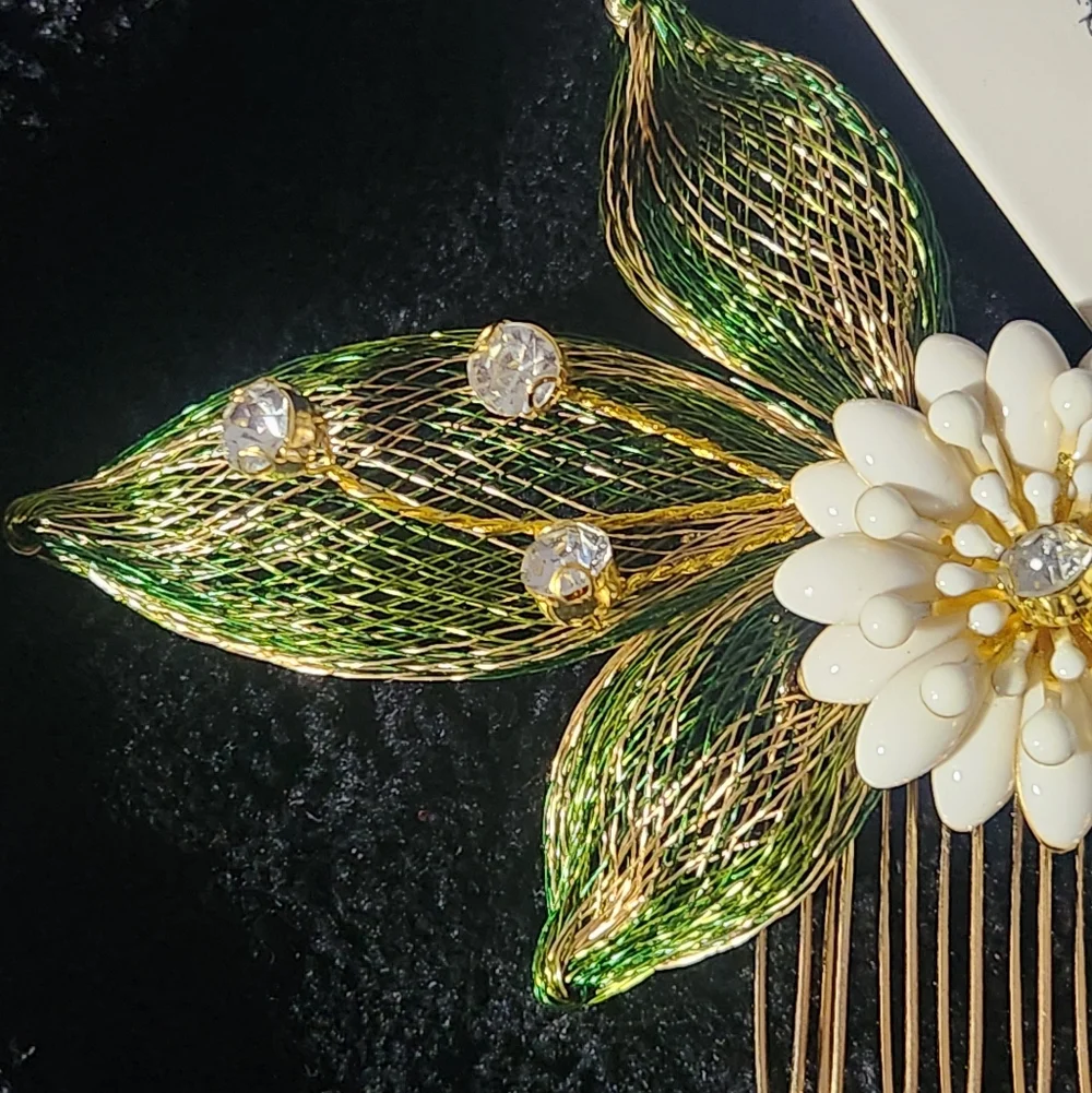 Casdre Flower Hair Comb